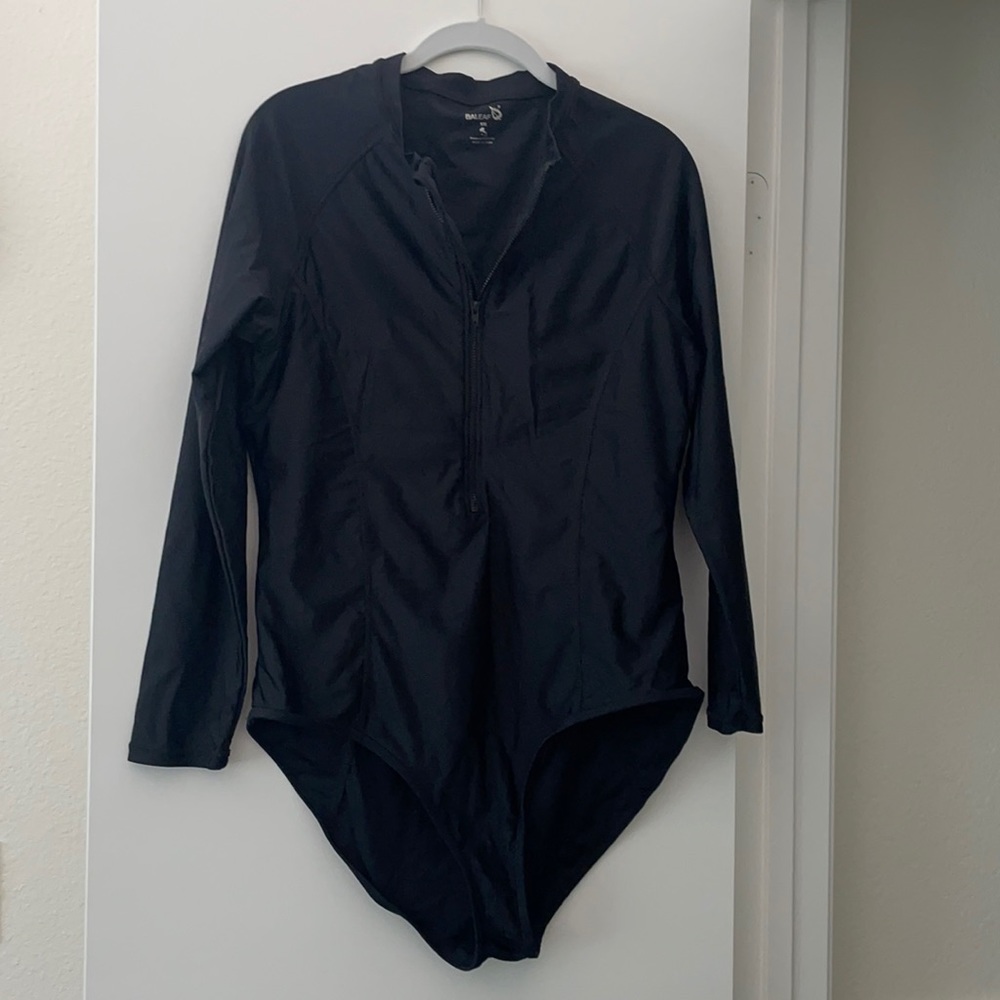 Rash guard, gently used, full body